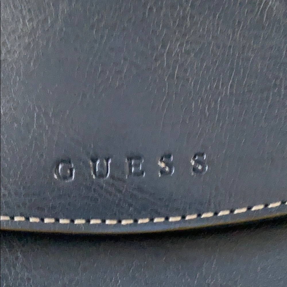 Guess bag . - Picture 3 of 3